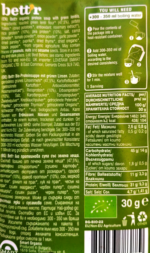 The back of a Betta fish food package in German, showing nutrition facts, usage instructions, serving size, and barcode information on a green background.